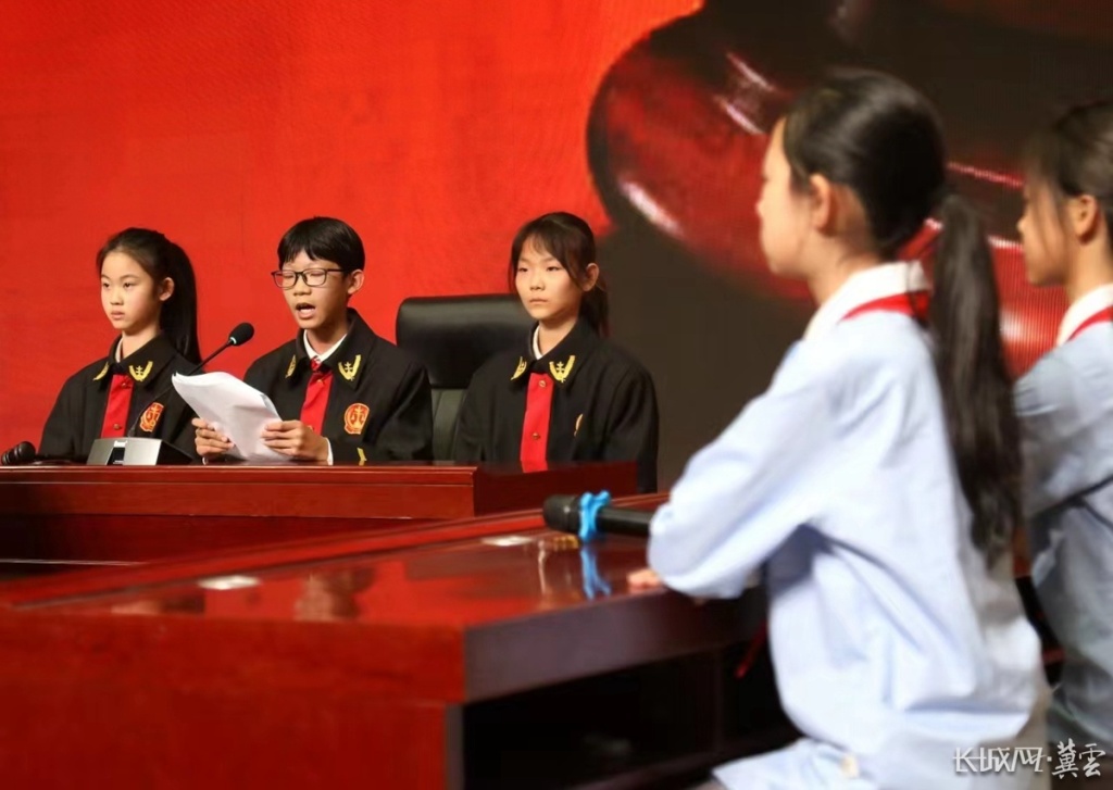 河北沧州：与法同行 快乐成长