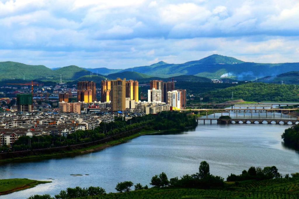 潼江流经梓潼县城.摄影 杨茂林潼江河蜿蜒流淌.