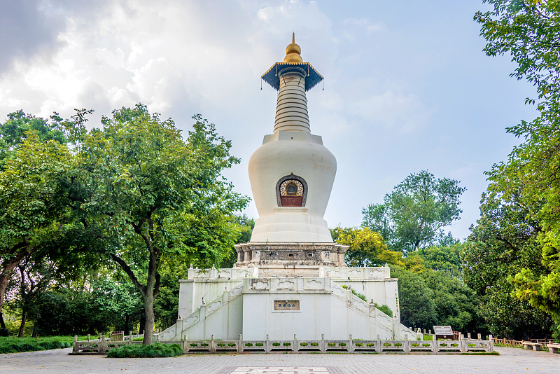 瘦西湖白塔 图片来源:视觉中国白塔同样是瘦西湖内的标志景点,也称