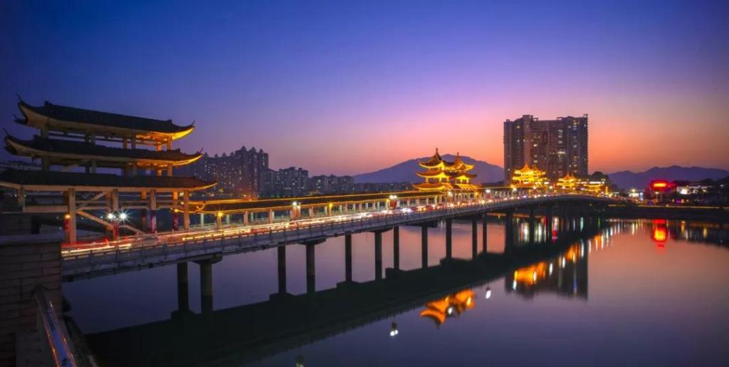 广东肇庆四会:三尺宣纸画不尽山水美景 万幅影像道不尽城市魅力