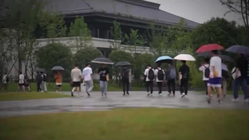 为了1076万高校毕业生——总书记基层问就业