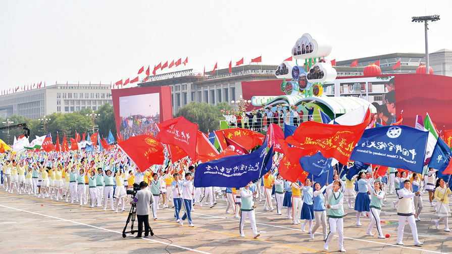培养什么人 怎样培养人 为谁培养人