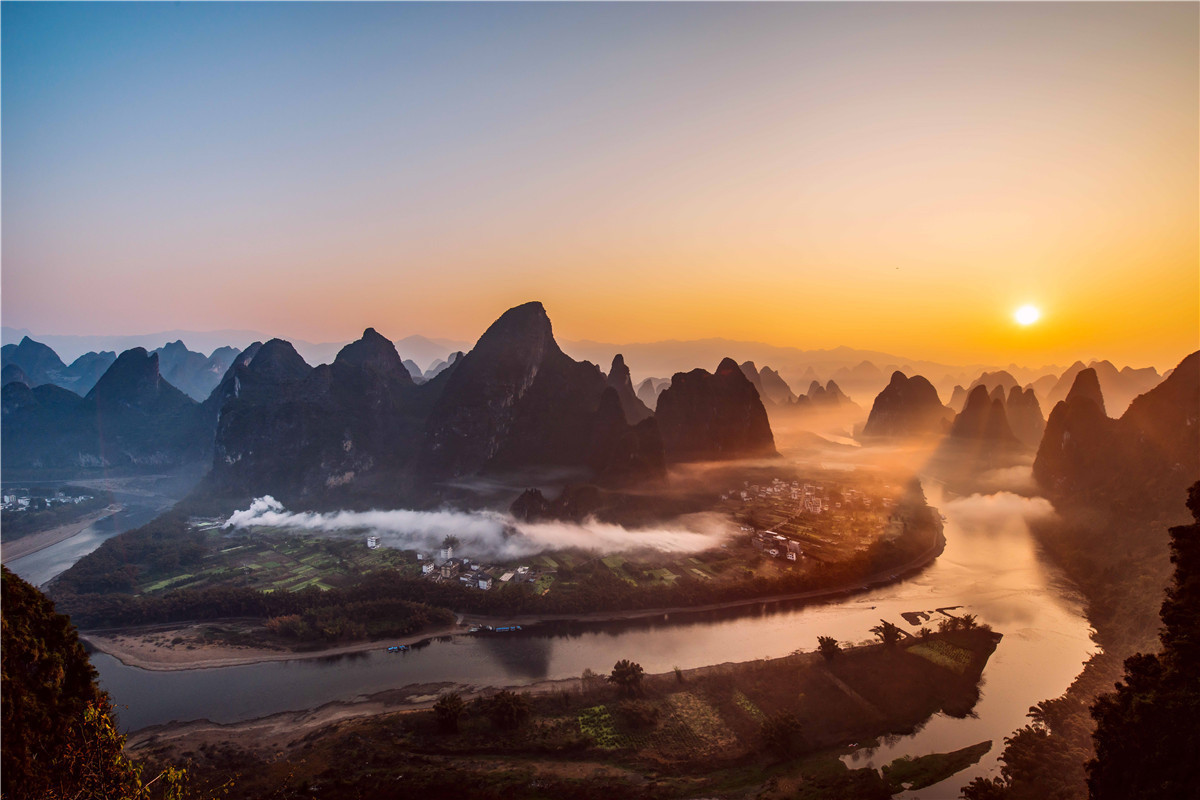 每日一景|广西桂林:兴坪日出