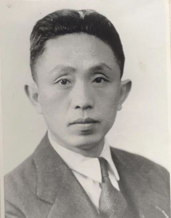 我国著名的无产阶级革命家,社会活动家,外交家,也是中国新文学最早的