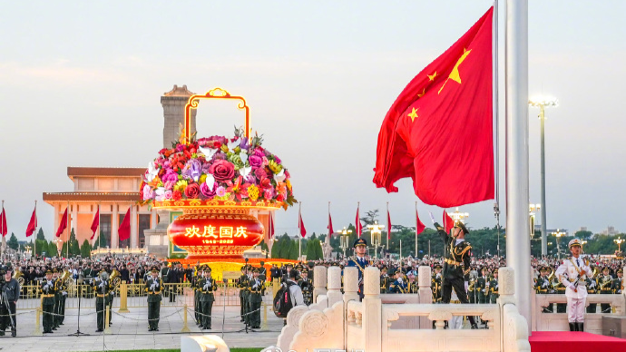 共同的告白：“祖国万岁”
