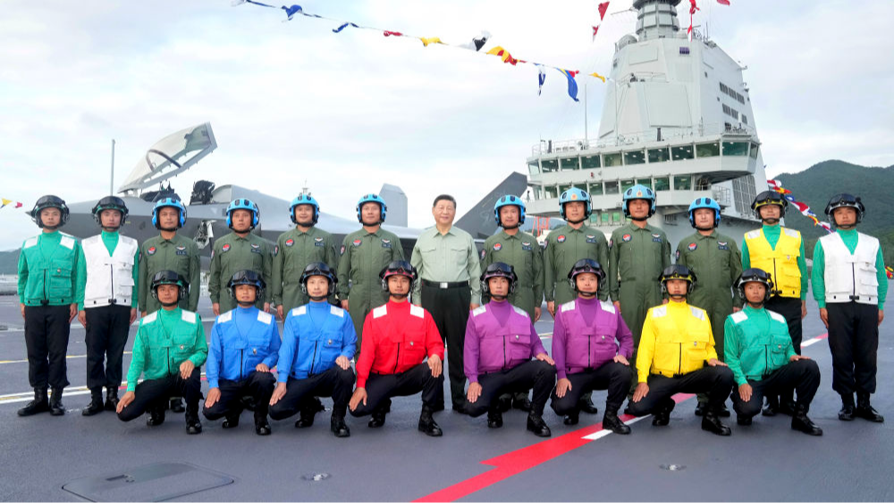 习近平视察福建舰