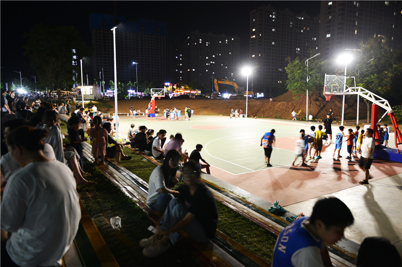 河南汝州：多姿多彩夜生活 焕发城市新活力
