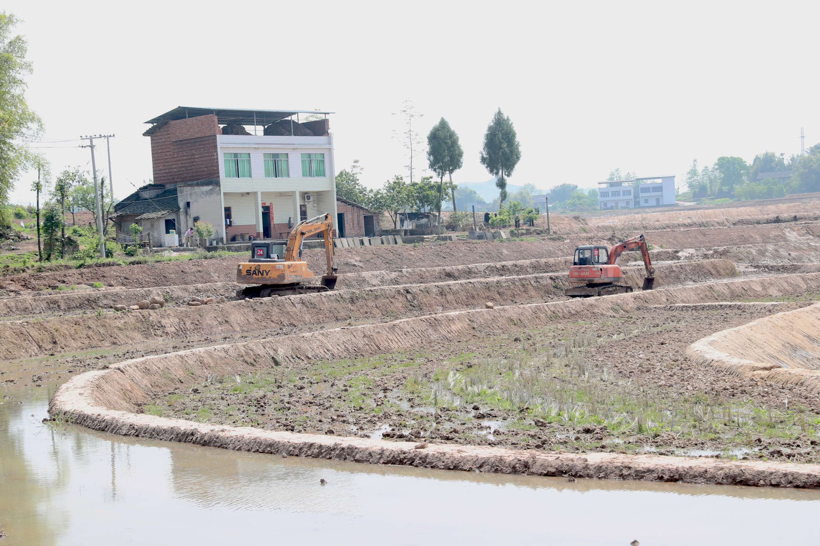 四川广安市广安区：机械助力 春耕提速
