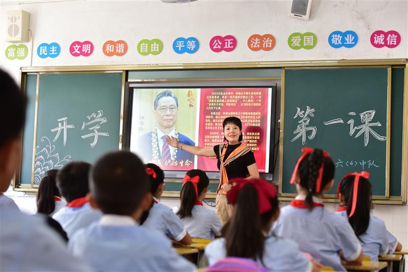 江西赣州：学党史 强信念 青少年这样开启新学期