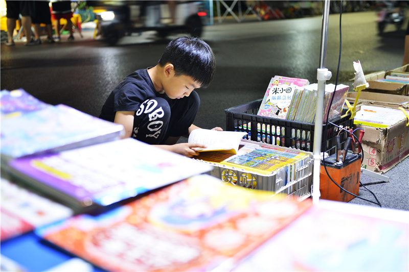 河南汝州：多姿多彩夜生活 焕发城市新活力