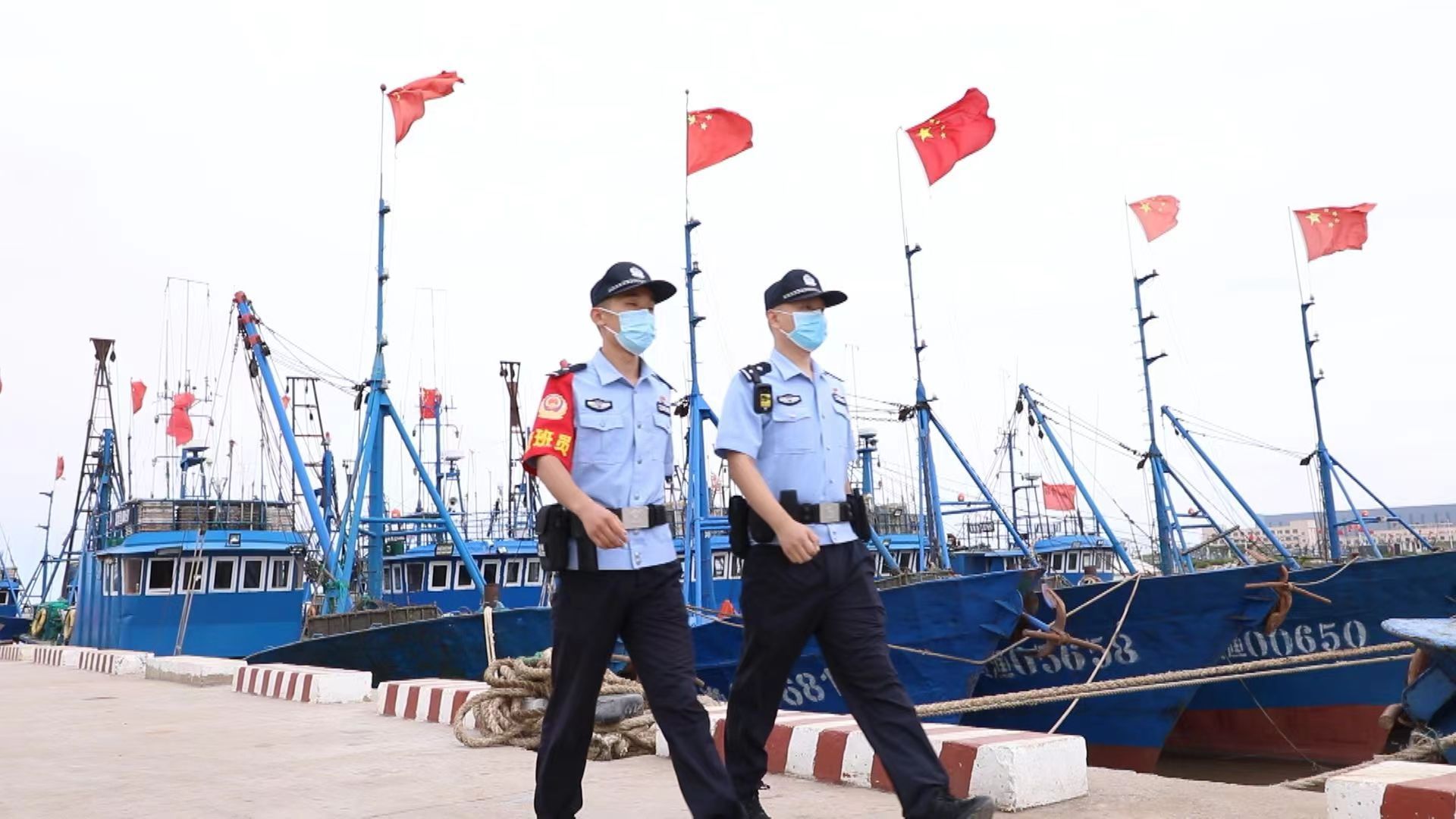 河北黄骅：上好开渔“第一课” 海防民警来护航