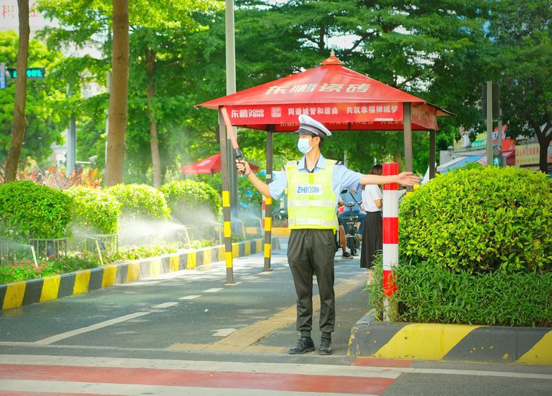 广东佛山禅城区：高温下的坚守