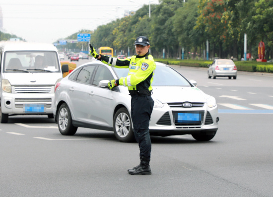 山东龙口：交警铁骑上线 硬核守护平安