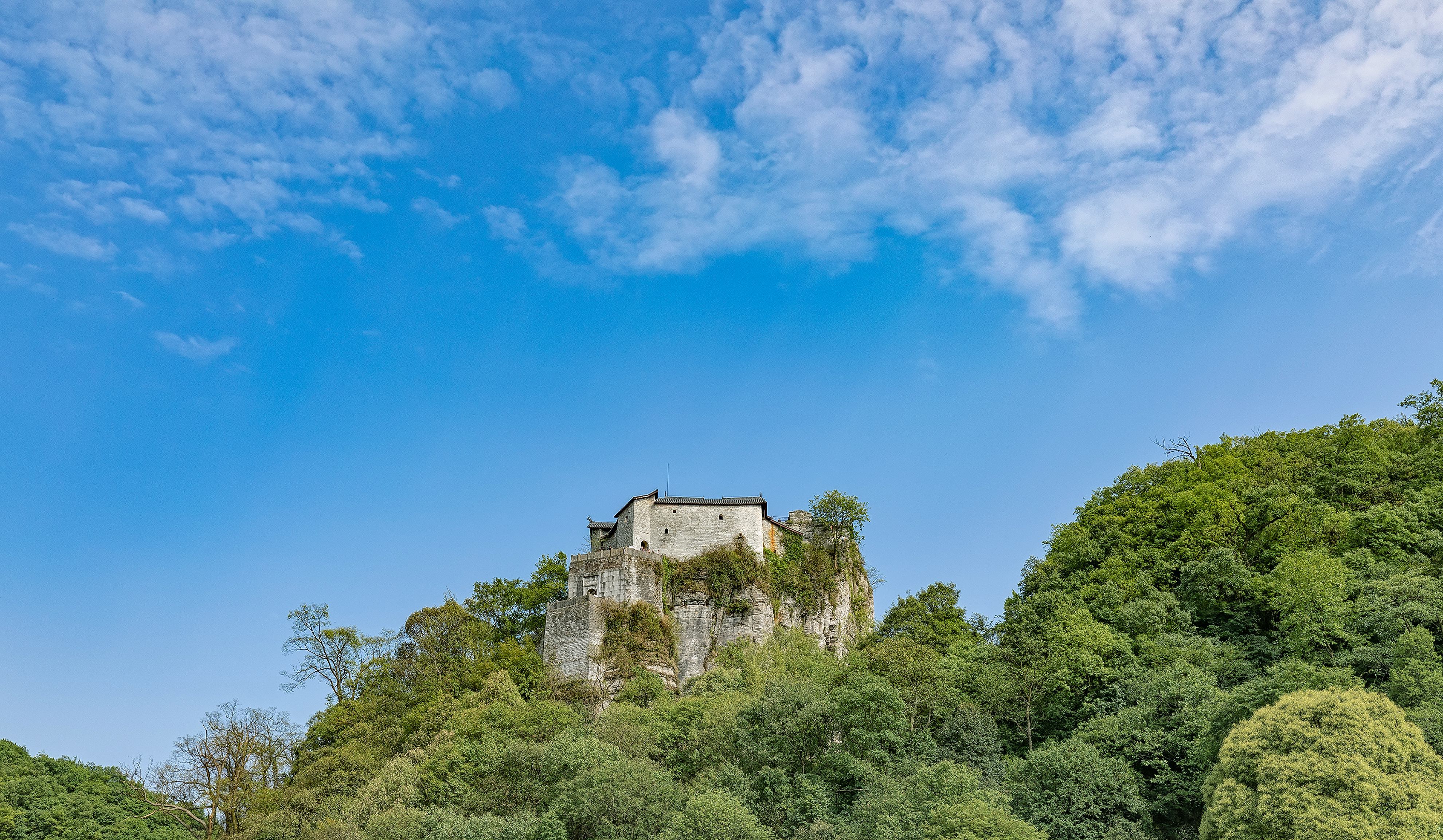 ̨ɽͱĵ䷶һ̨ɽϣܳǽǾ¹ܺڽ̹ܺһĽͱб彨Ⱥʼʮ(Ԫ1590)רΪʯͷĵ䷶ɽ顱Ľṹ֣ⲿʯݣɽڷ绯ɵˮƽʮֽӽȻһ壬ֳԸǽϿٵè һ֪±ݵķ