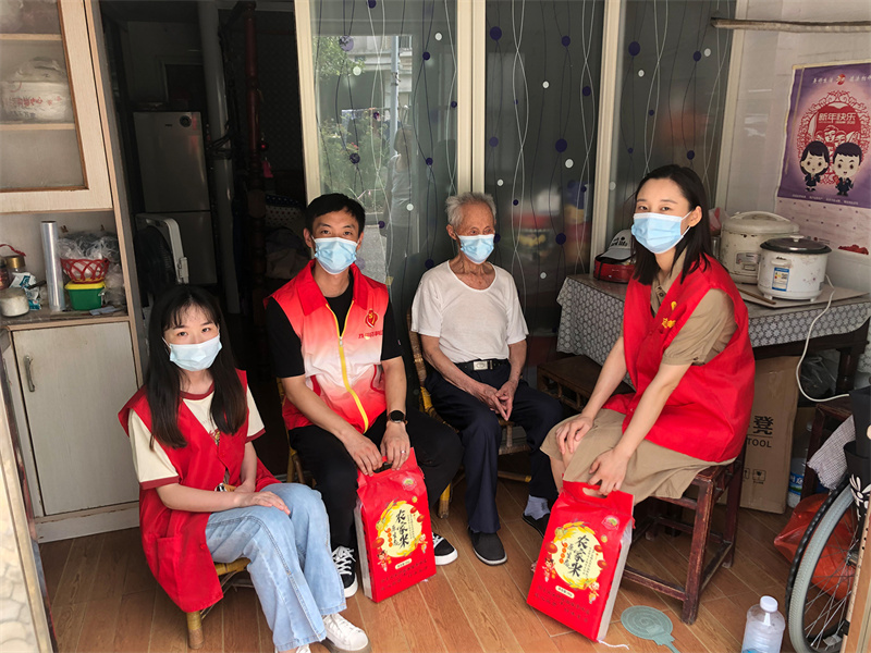 江苏张家港：开展志愿服务 擦亮青春底色