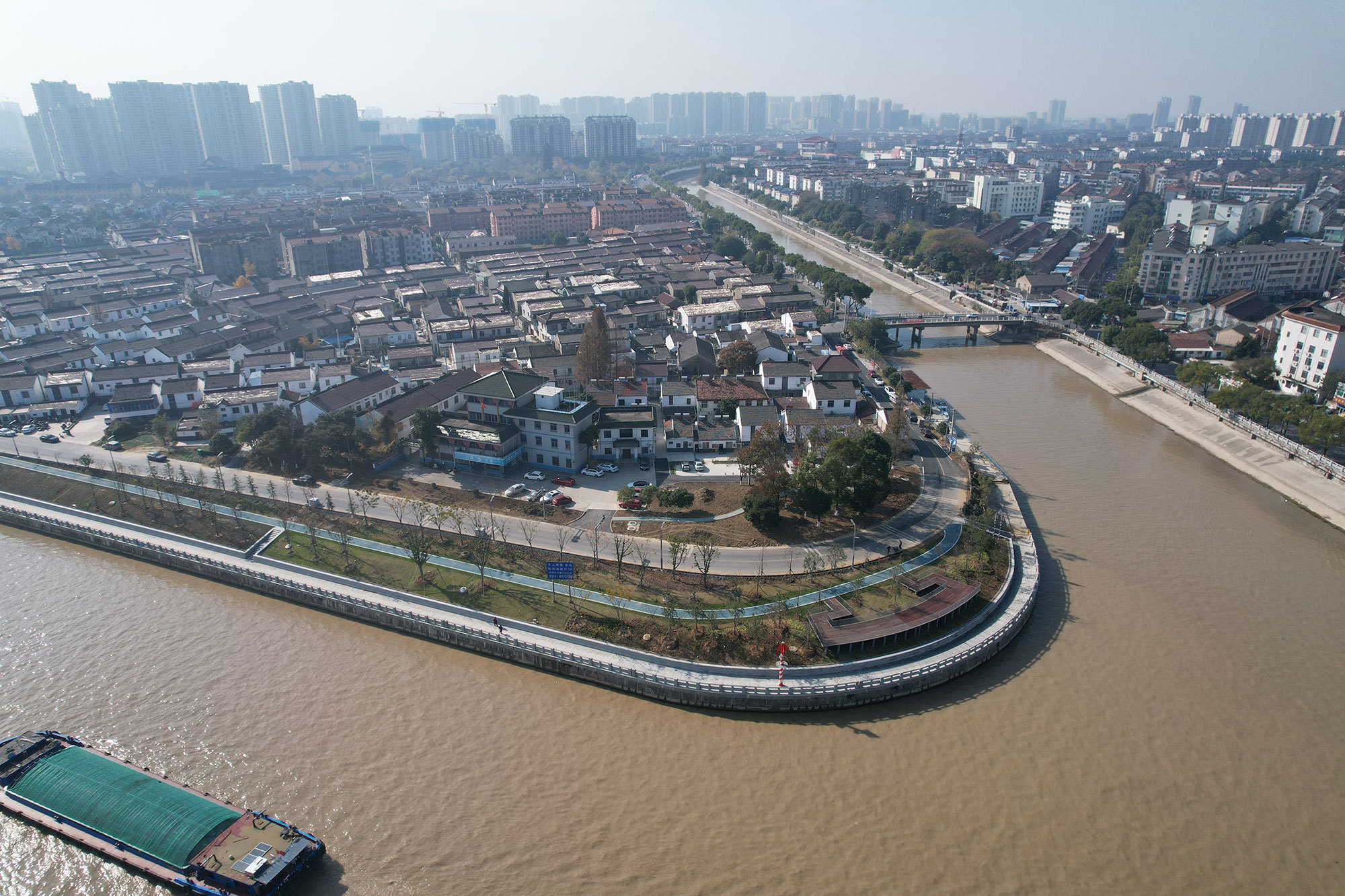 江苏丹阳：大运河边新添景观带 市民休闲多了好去处