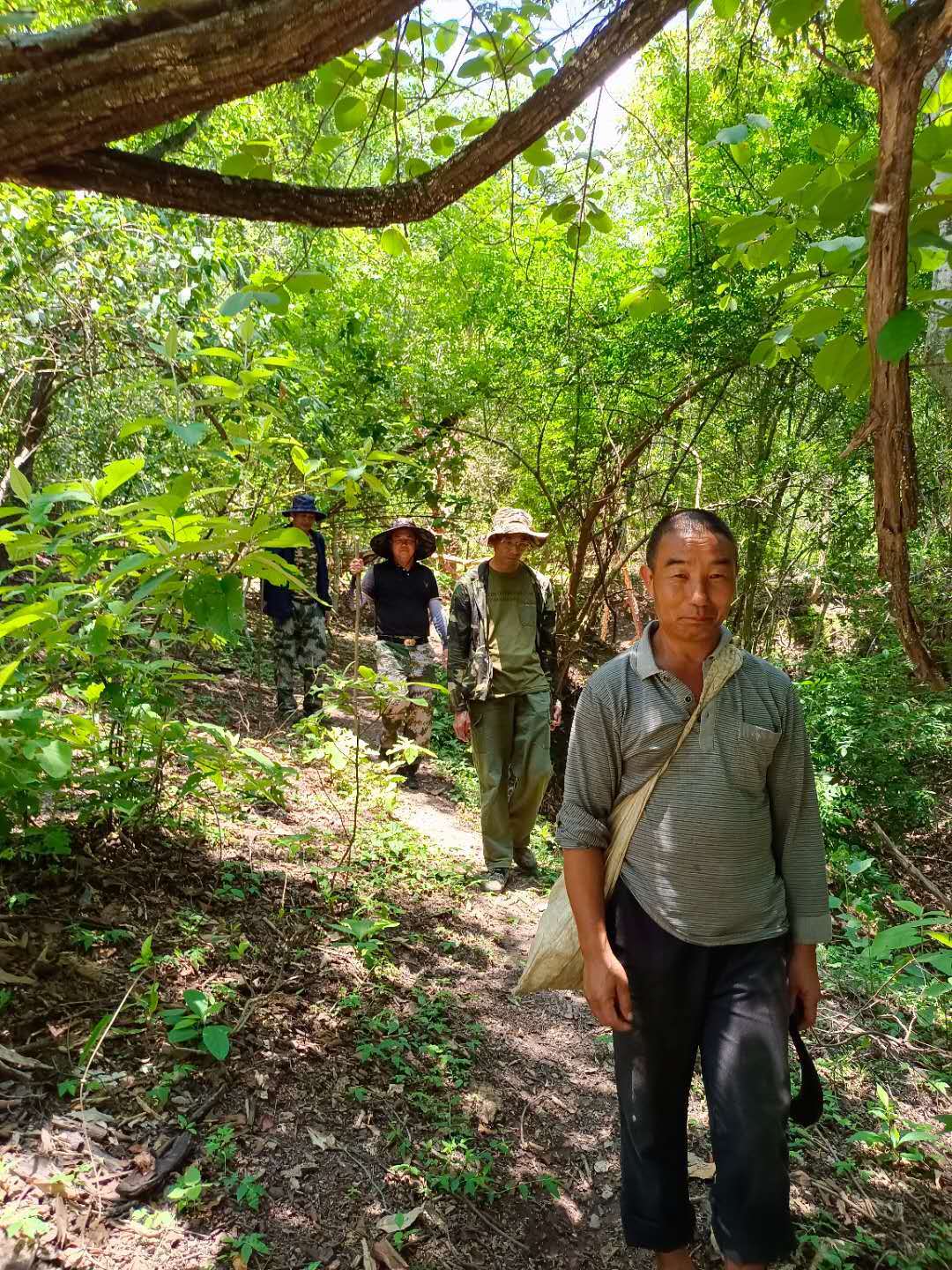 赵同荣正在巡山