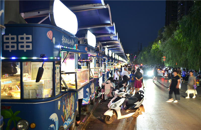 河南汝州：多姿多彩夜生活 焕发城市新活力