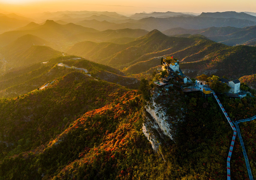 河南林州：层林尽染柏尖山