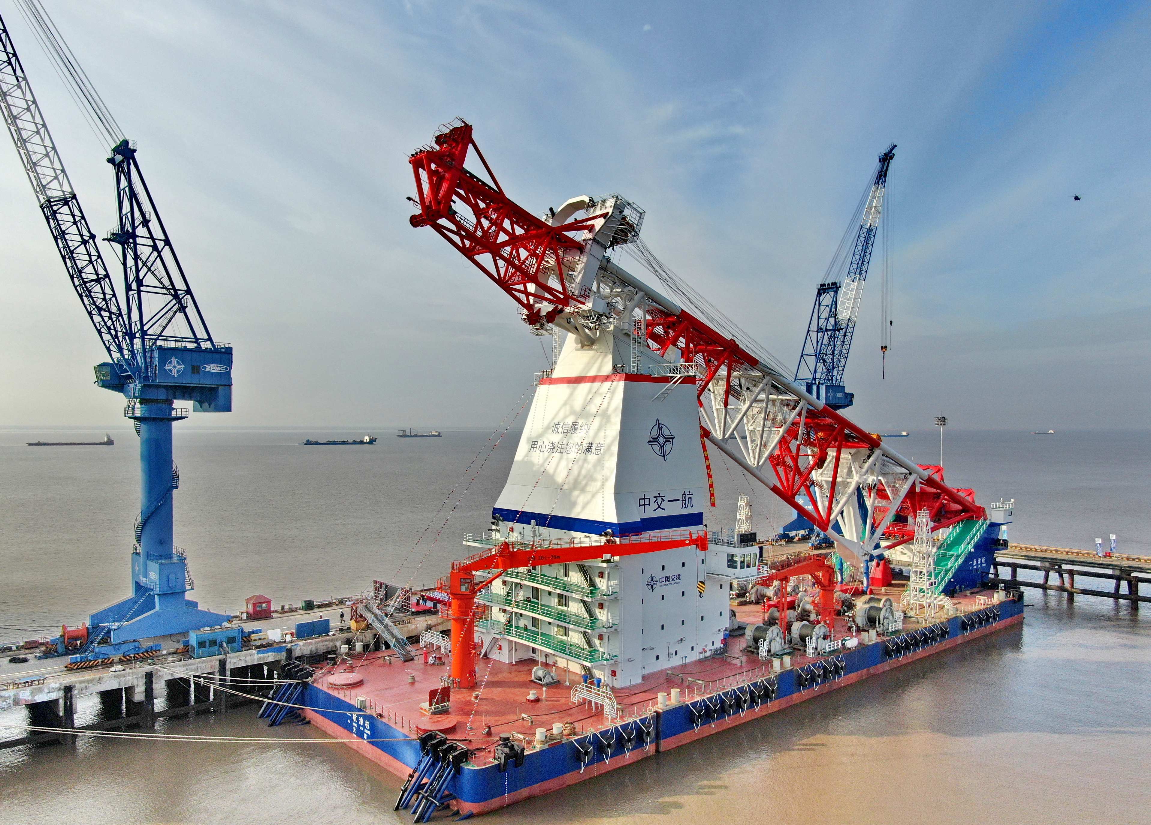 全球首艘140米级打桩船“一航津桩”在江苏南通交付水工建设领域再添“大国 