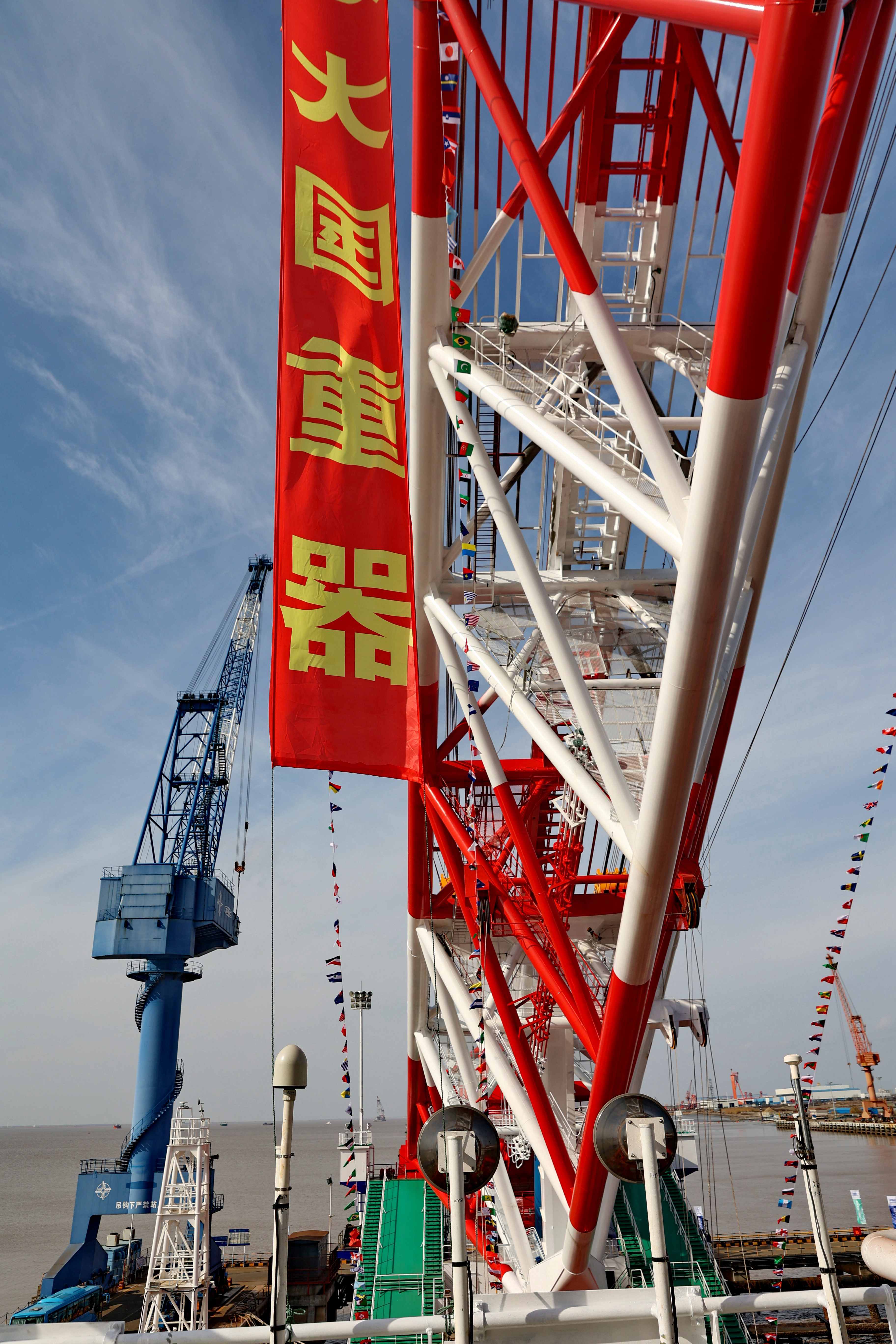 全球首艘140米级打桩船“一航津桩”在江苏南通交付水工建设领域再添“大国 