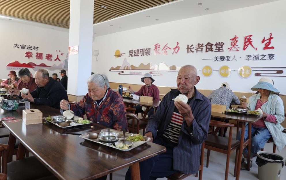 60岁以上空巢、独居老人在村幸福大食堂就餐