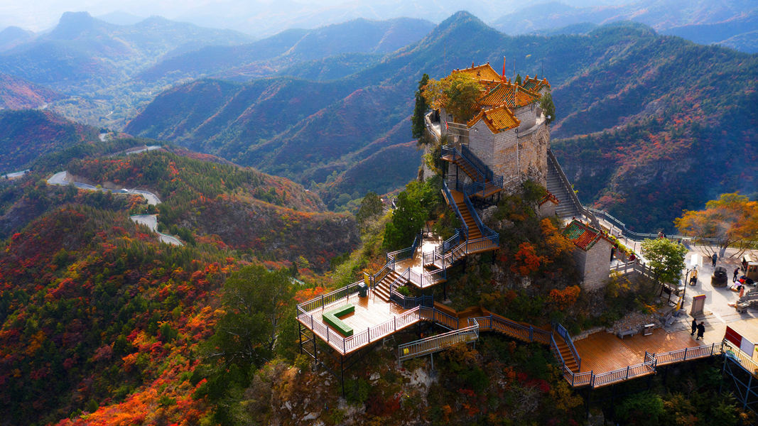 河南林州：层林尽染柏尖山