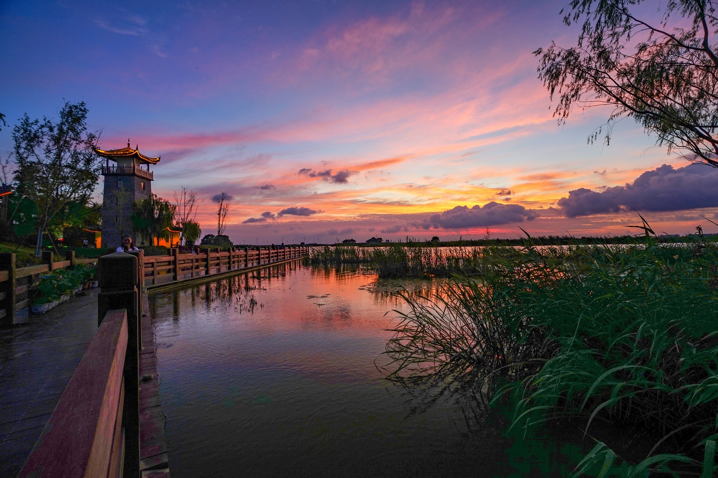 美丽江苏·每日一景丨盐城建湖淮剧小镇:邂逅一场秋日暮色时光