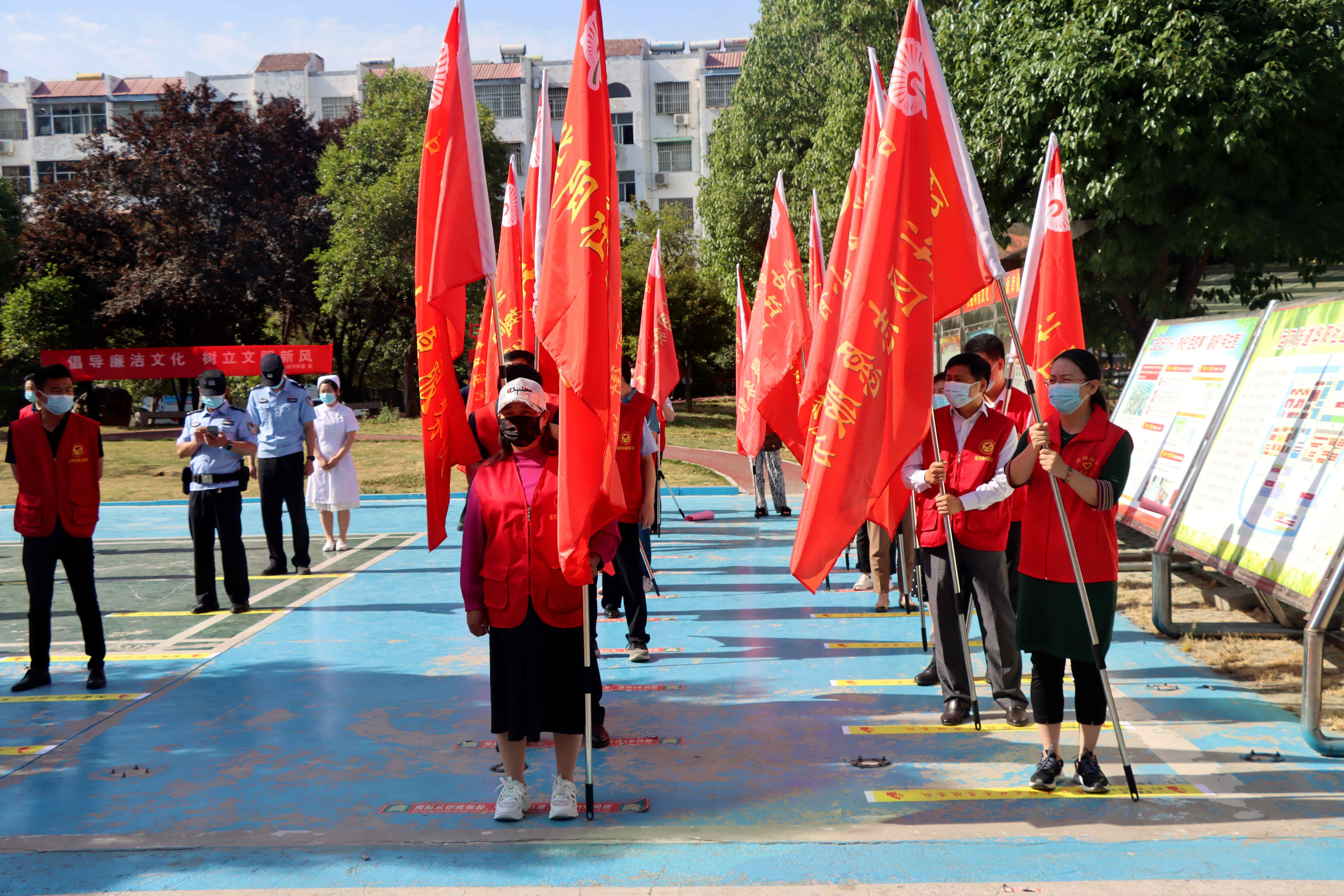 山东枣庄市台儿庄区：开展创建全国文明城志愿服务活动启动仪式