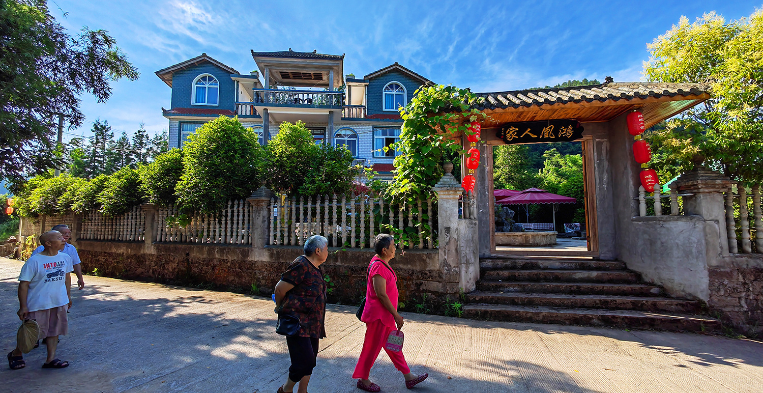 重庆万州：连续高温天气催热山乡“避暑经济”