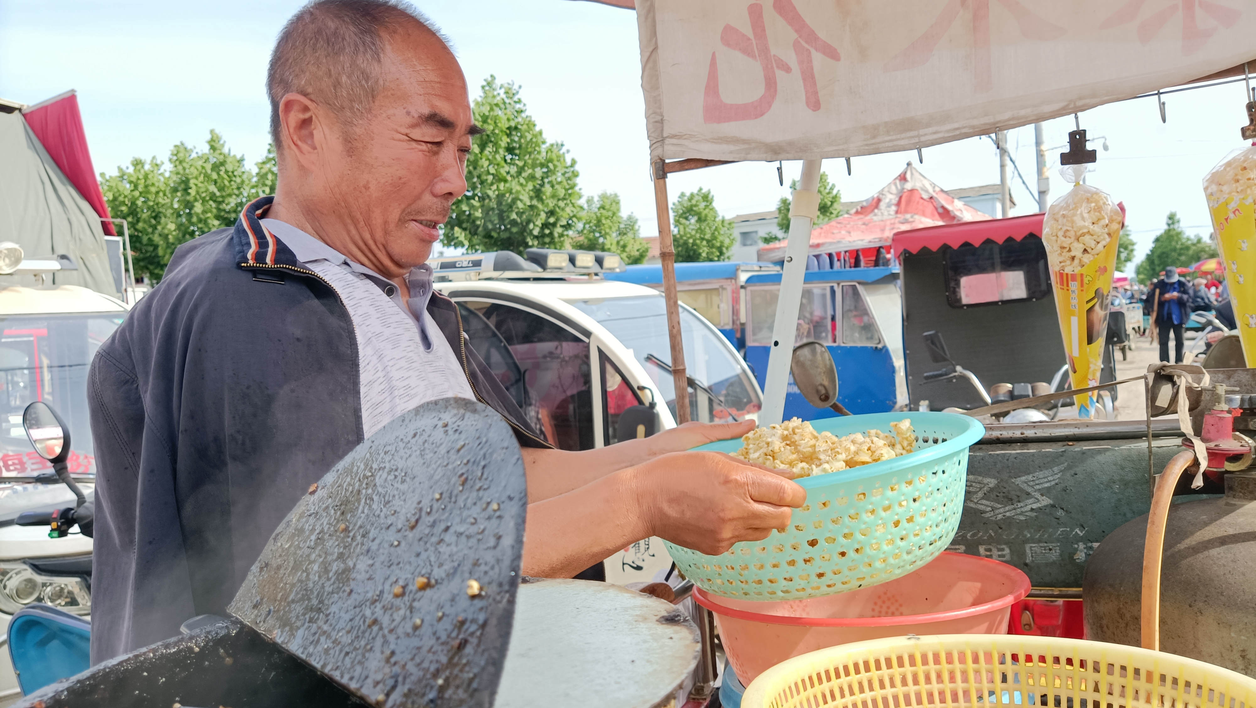 山东济宁汶上县：逛乡村庙会 品传统民俗