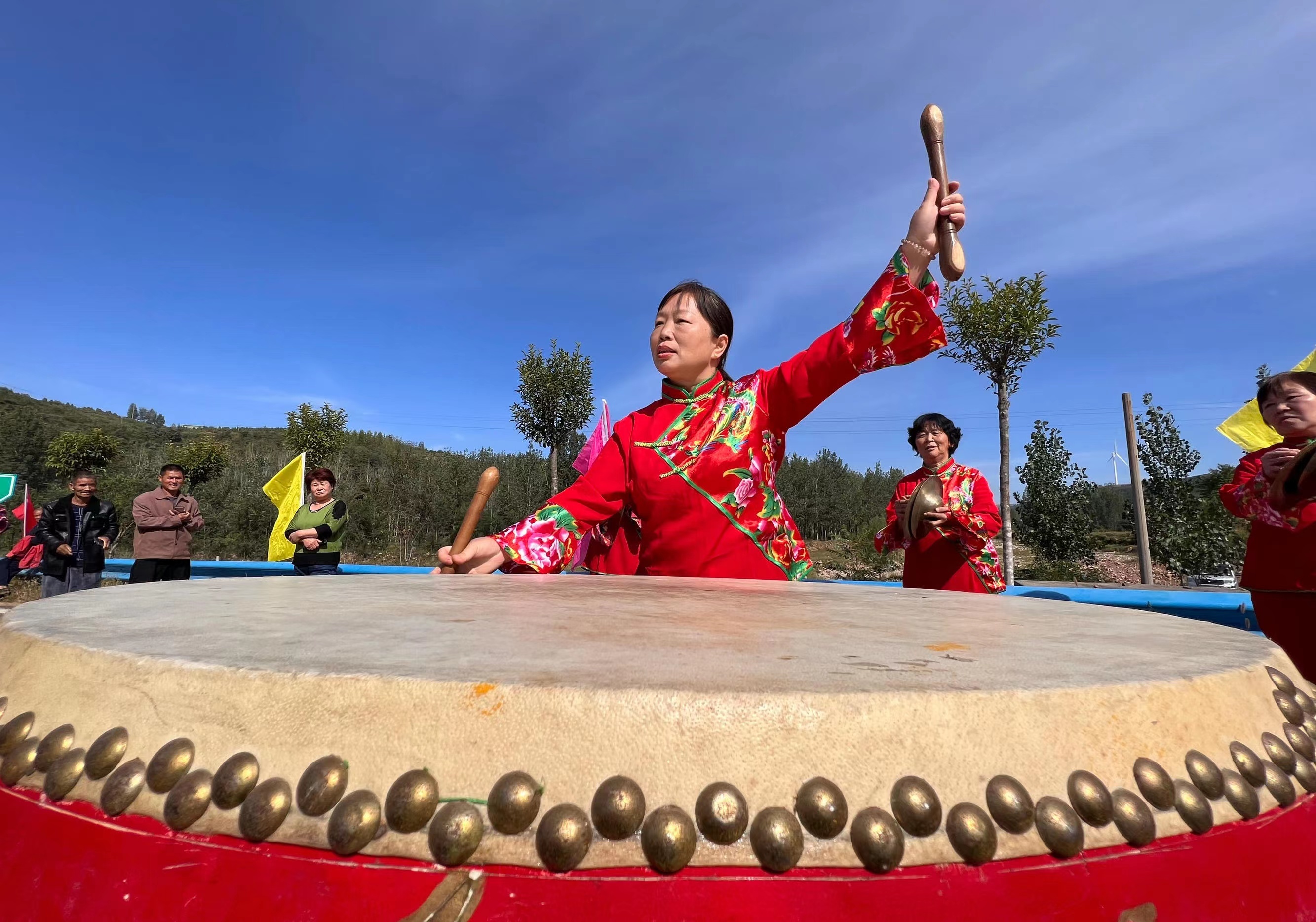 河南义马：丰收节里绽笑颜