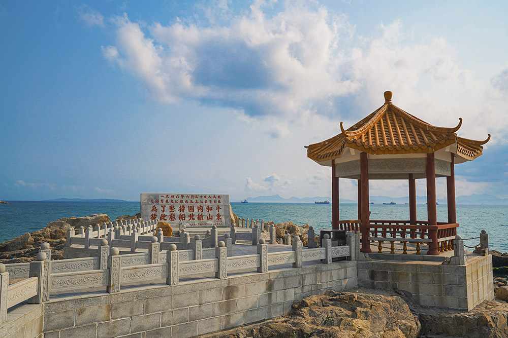 游击队东江纵队及各江武装部队,为了坚持国内和平,从此登船北撤山东