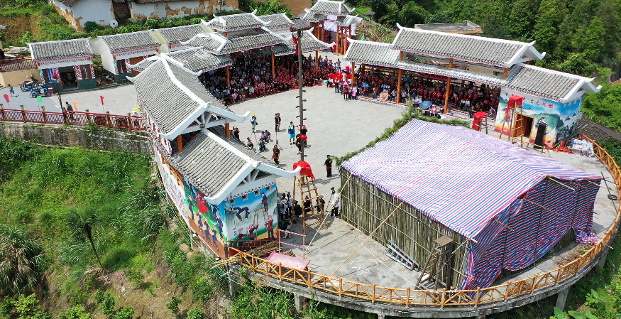 非遗项目的展示，让游客近距离了解非遗、感受非遗，爱上非遗。