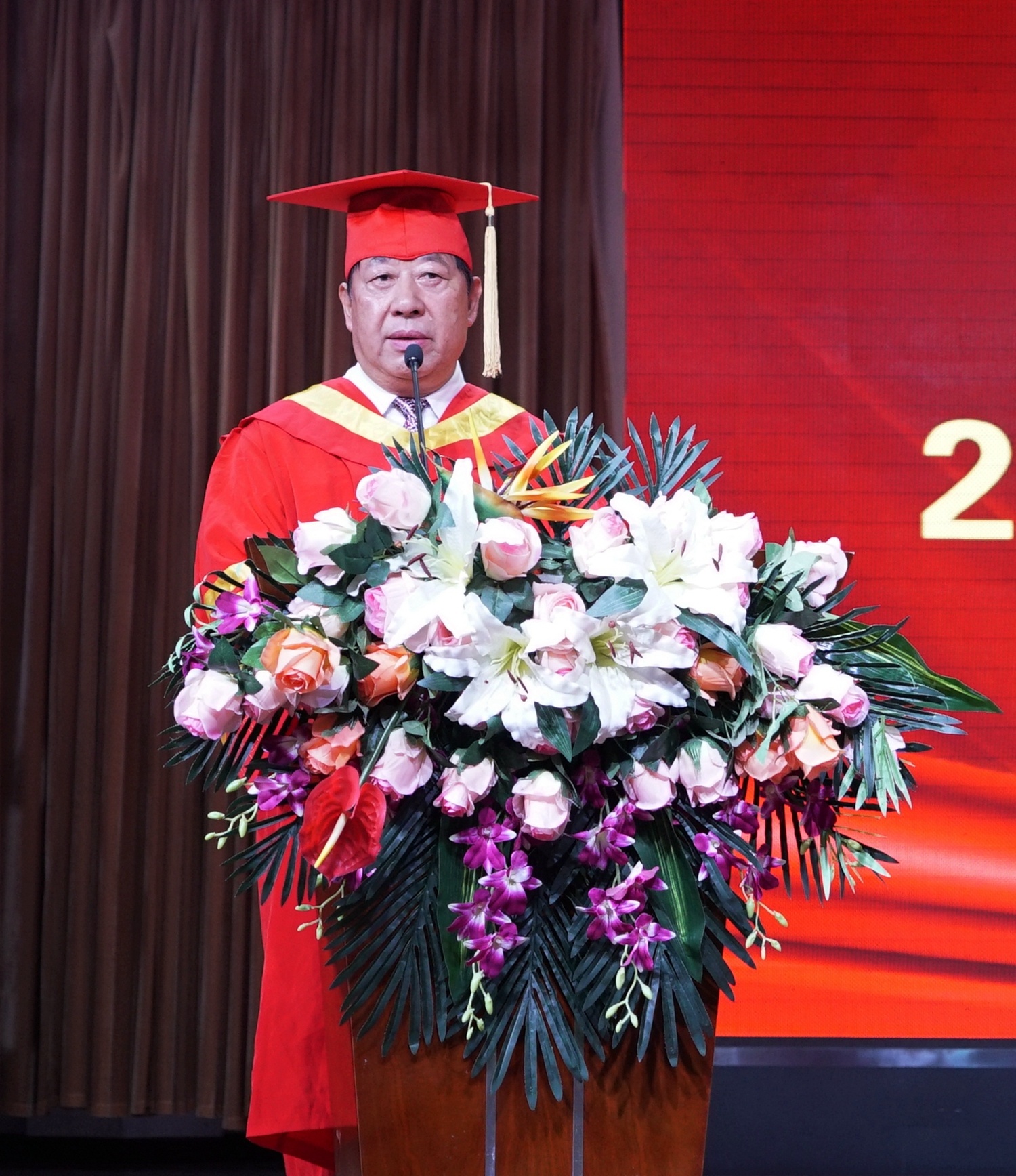 赵作斌校长寄语2022届毕业生:鲲鹏展翅九万里 长空无崖任搏击