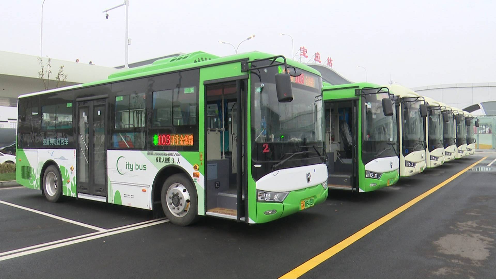 上海【218路公交车】新款申沃纯电动车进站出站_哔哩哔哩_bilibili