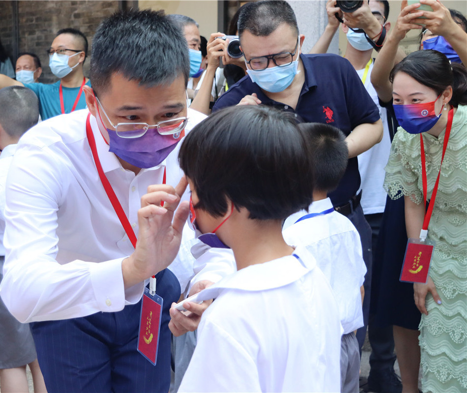 广东广州越秀区：开笔添智 人生始立