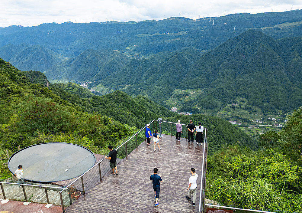 重庆万州：高温天气催热高山避暑游