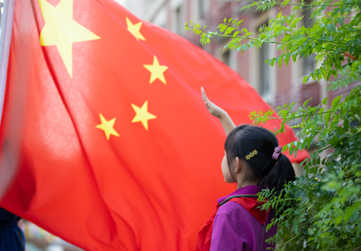 请党放心 强国有我|江苏百万青少年"向国旗敬礼",校园内外飘扬靓丽"