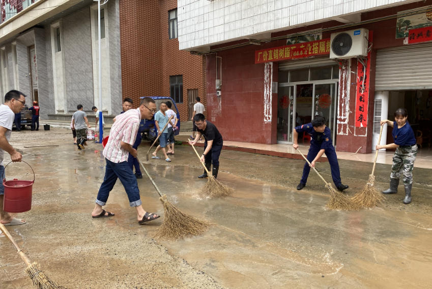 广东始兴：迅速行动 迎战台风“暹芭”