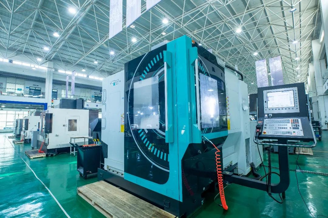 五轴数控加工中心