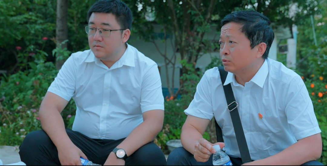 【封面人物】四院派驻洋县谢村镇老庄村工作队队员宜建军,赵子凯:扎根