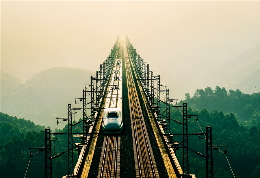 动车行驶在渝利线涪陵至丰都区段
