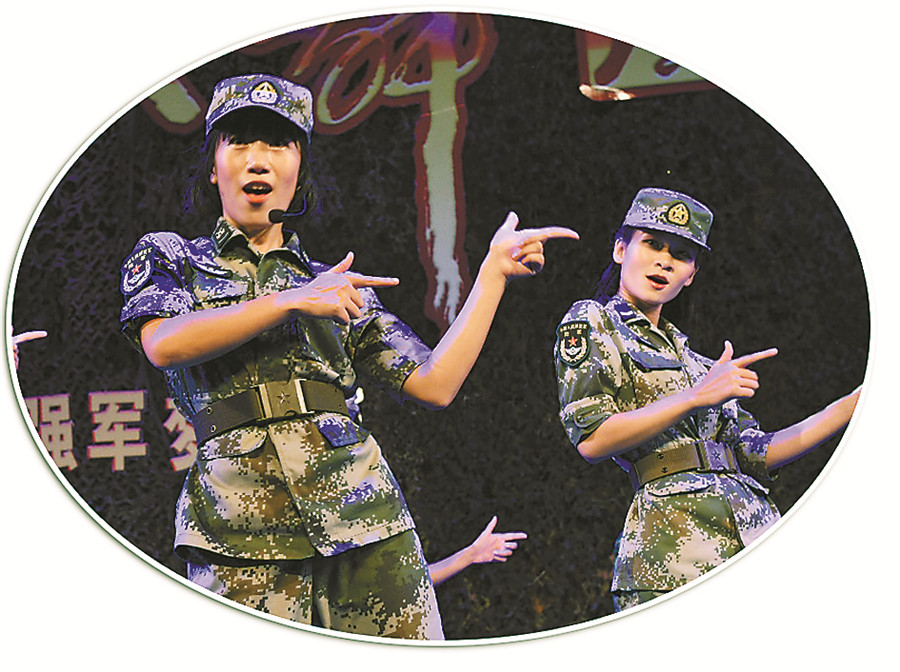 春节前夕,我和战友为全旅官兵演出舞蹈《女兵谣》,为了这次演出,我们